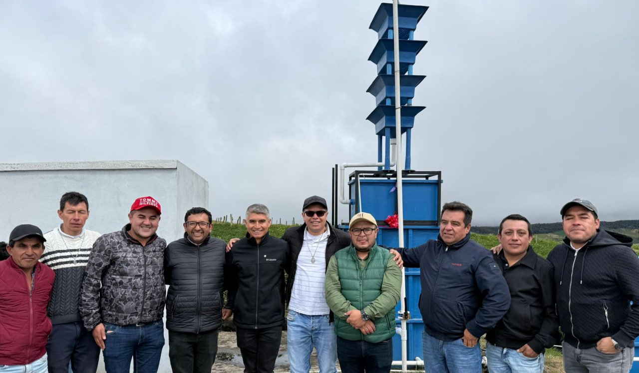 La construcción de esta nueva planta, la segunda de este tipo que inaugura el alcalde Wilson Castiblanco, se realizó en conjunto con la comunidad local de la vereda Pataguy sector Rama Blanca. Foto: Prensa Alcaldía de Samacá.