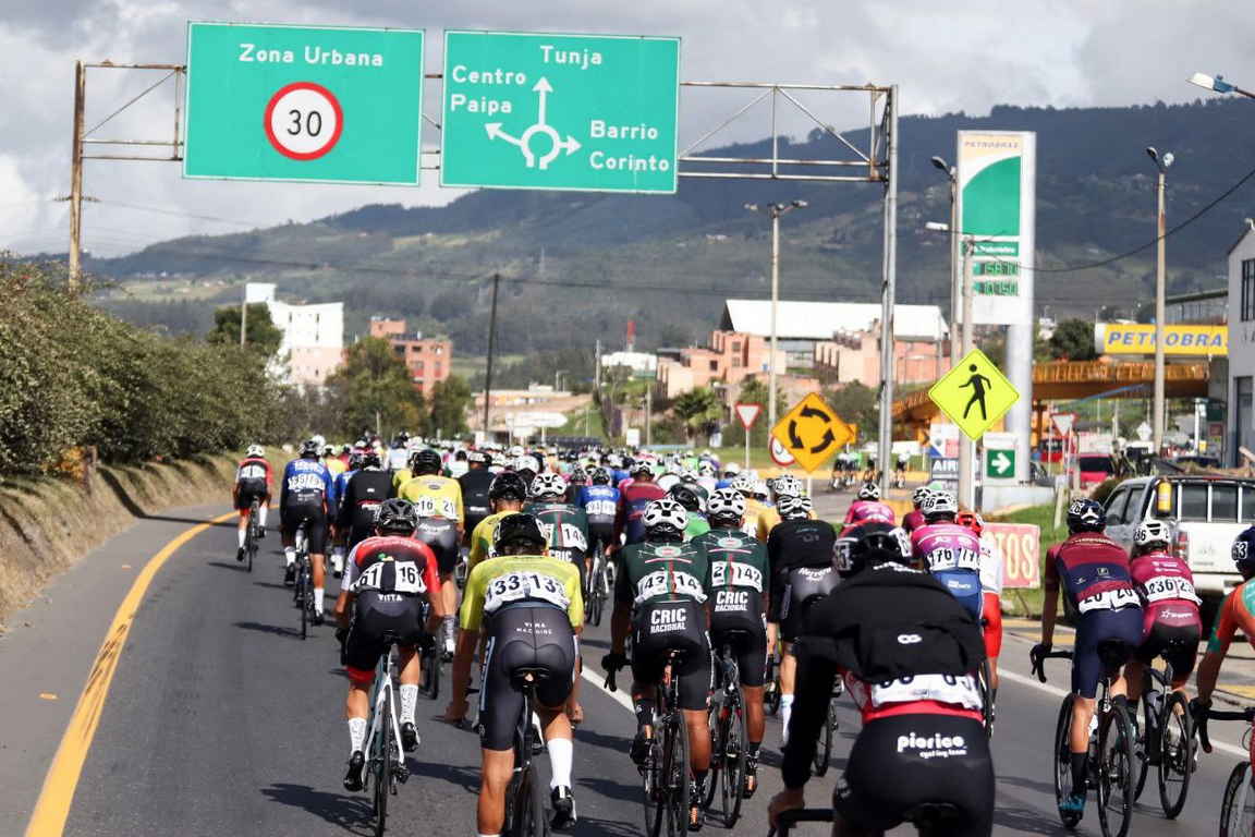 La quinta etapa de la Vuelta a Colombia, que estaba prevista para este martes entre Duitama y Tocancipá, fue cancelada por los bloqueos en la doble calzada BTS. Foto: Fedeciclismo.