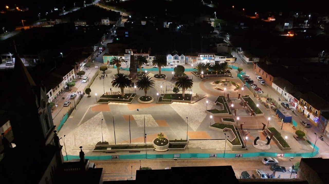 El parque de Cómbita se convierte desde hoy en uno de los más modernos no solo de Boyacá, sino en uno de los más atractivos del país por sus características. Foto: Suministrada a Tuiteros Boyacá.