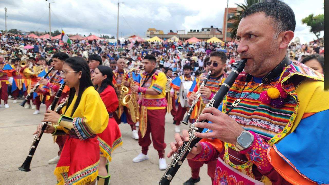 Las 34 bandas sinfónicas que disputaron la versión 51 del Concurso Nacional de Bandas este fin de semana dieron un verdadero espectáculo en Paipa. Foto: Tuiteros Boyacá.
