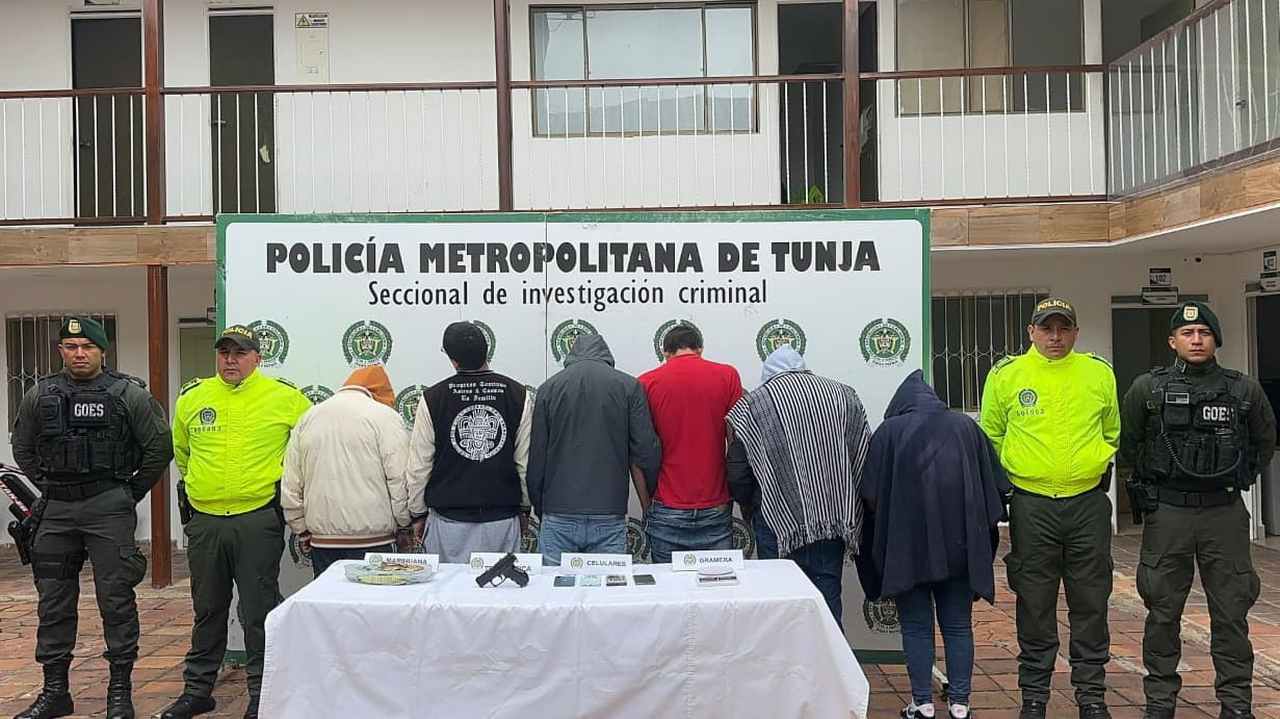 Cuatro de los seis capturados de esta banda delincuencial, fueron enviados de inmediato a prisión por parte de un juez. Foto: Prensa Metun.