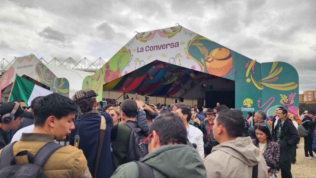 La feria que creo el año pasado la gestora social Daniela Assis, desde la misma entrada se volvió a convertir en algo novedoso, en algo llamativo, bien organizado. Foto: Tuiteros Boyacá.