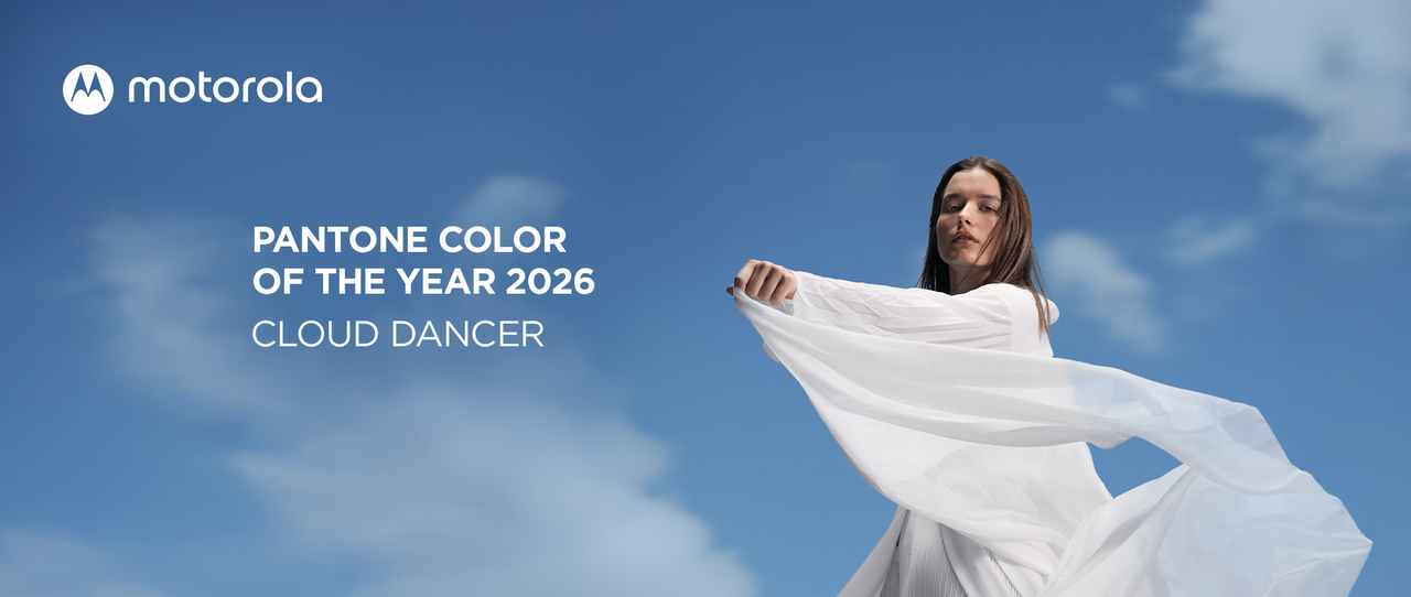 Motorola, en colaboración con Pantone y Swarovski, presenta el PANTONE 11-4201 Cloud Dancer como el color del 2026. Este tono blanco etéreo busca transmitir calma y claridad en medio de la saturación digital. Foto: Suministrada a Tuiteros Boyacá