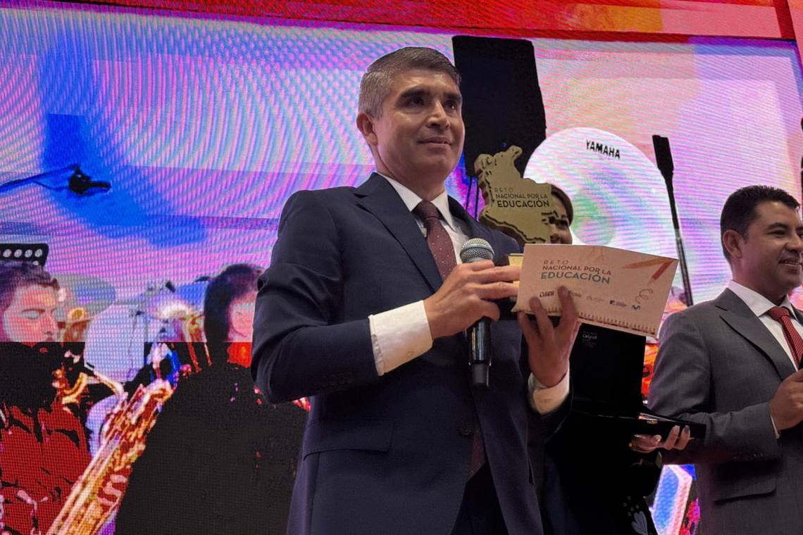 El galardón entregado a Wilson Castiblanco Gil, se suma al reconocimiento como parte de la red de mejores gobernantes del país. Foto: Suministrada a Tuiteros Boyacá.