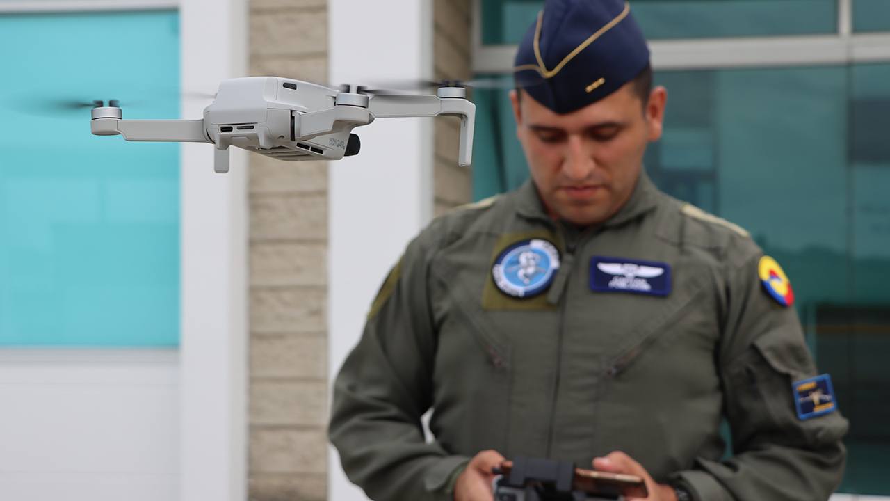 Ante este panorama, el Gobierno ha diseñado una estrategia que posiciona a Colombia como pionera en la región en el uso de tecnologías anti-drones.