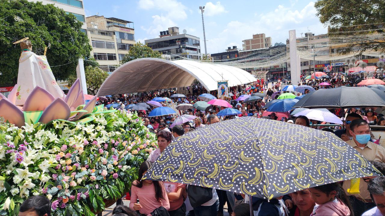 Miles de feligreses, encabezados por diferentes personalidades y autoridades religiosas, civiles y militares llegarán a la tradicional misa campal del 6 de enero en Duitama. Foto: Archivo/Tuiteros Boyacá.