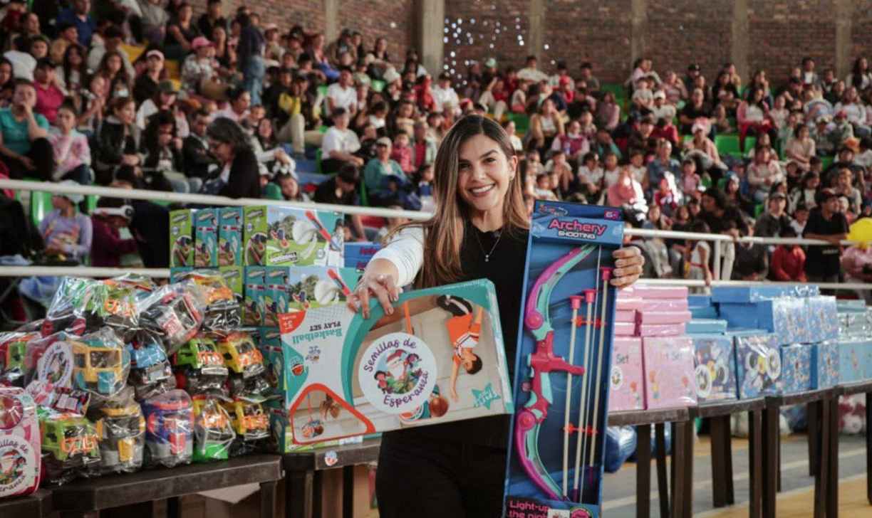 La gestora social de Boyacá cerró desde la provincia de La Libertad la iniciativa que durante la Navidad del 2025 llevó regalos y esperanza a niños y niñas del departamento. Foto: Prensa Gobernación de Boyacá.