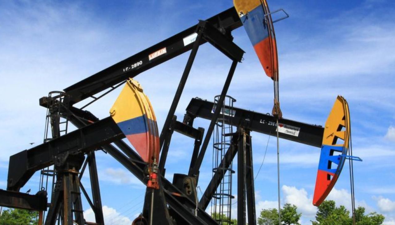 Maquinaria de extracción petrolera en la zona fronteriza. El incremento del transporte a través del oleoducto SOTE a 30 dólares por barril pone en riesgo la rentabilidad de los pozos en el sur de Colombia. Foto: Archivo Particular
