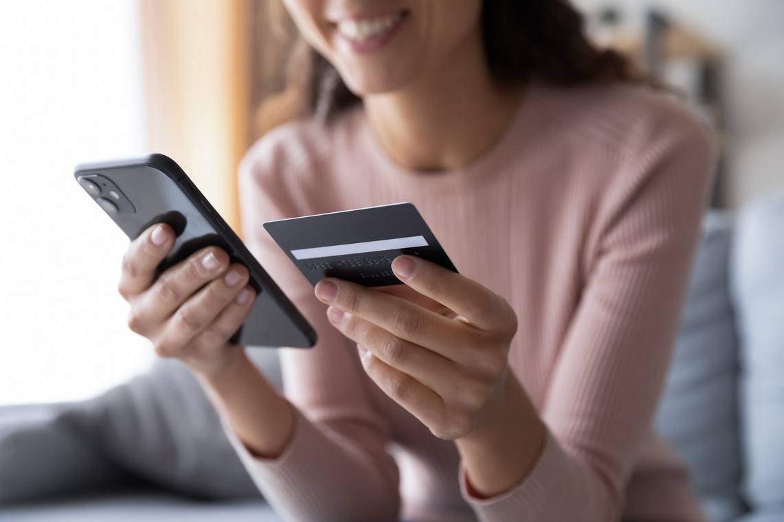 De hecho, las adquisiciones de última hora pueden incrementar el riesgo de fraude en más de 7,5 veces, mientras que las compras planificadas apenas elevan el ciberdelito en un 1,7%.