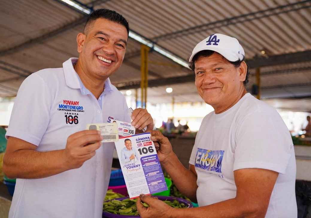 Visitando plazas de mercado, zonas rurales, comercio, viviendas, emprendedores entre otros sectores, utilizando un lenguaje claro, así está convenciendo Yovany Montenegro. Foto: Prensa Yovani Montenegro.
