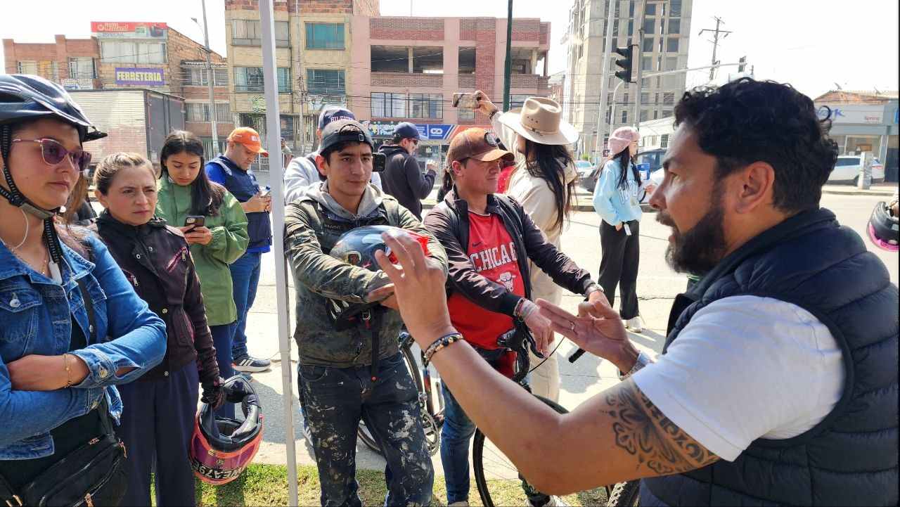 Rubiel Zuleta, el director del Observatorio Nacional de Seguridad Vial (ONSV), fue el encargado de liderar la jornada pedagógica este jueves en Tunja. Foto: Tuiteros Boyacá.