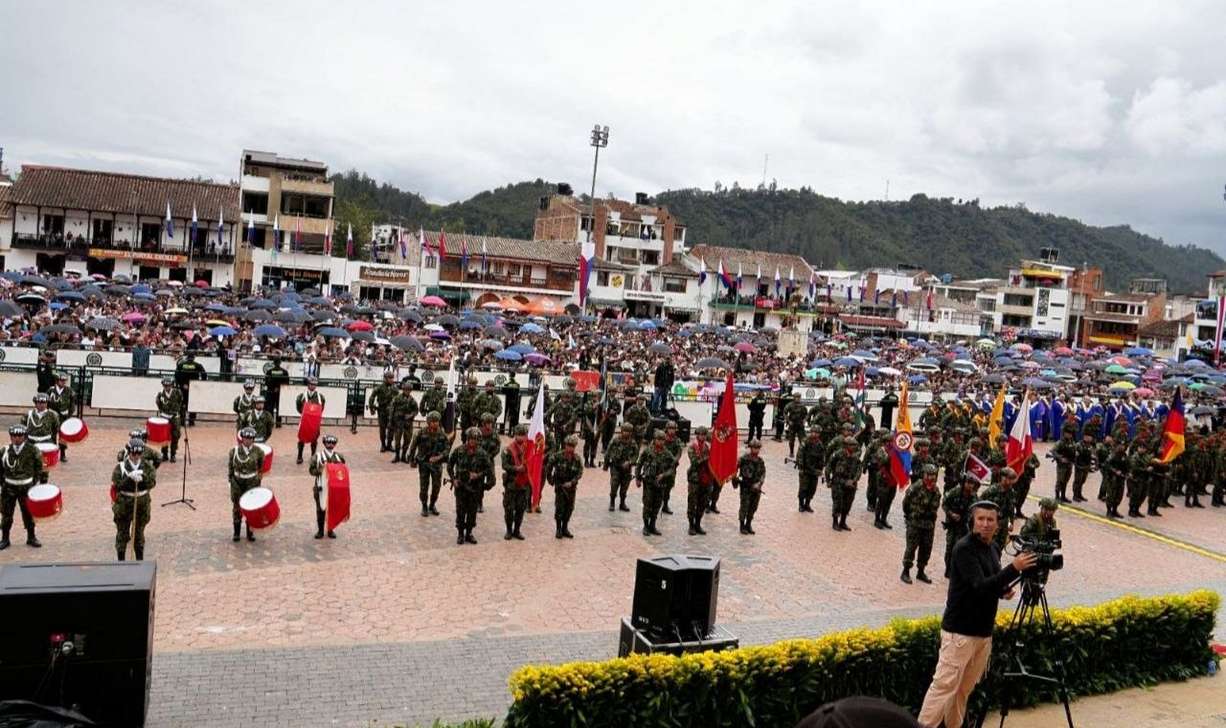 Cientos de feligreses no solo de este municipio boyacense, sino de diferentes partes del país, e incluso del extranjero, llegaron a encomendarse o dar gracias a Nuestra Señora del Rosario.