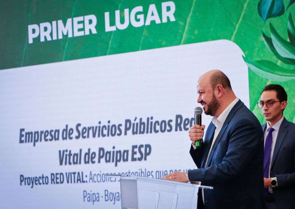 Alcalde Germán Ricardo Camacho premio Bibo para Red Vital Paipa