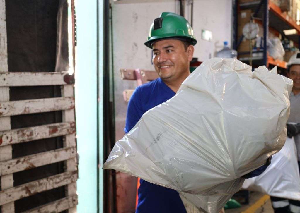 Compañías Muzo Colombia donaciones para socorristas en el terremoto