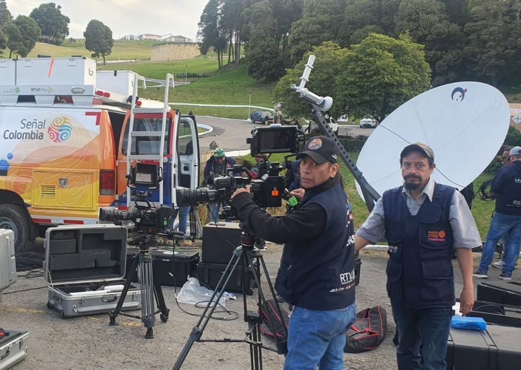 Inravisión Señal Colombia RTVC en el Puente de Boyacá