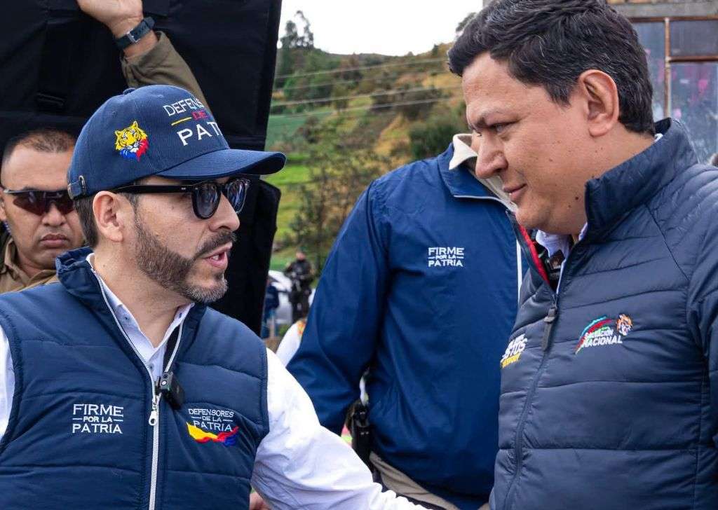 Juan Camilo Ostos, el nuevo director de Invías también es boyacense. Estos son sus retos en la entidad… 2 Juan Camilo Ostos con el entonces candidato Abelardo de La Espriella
