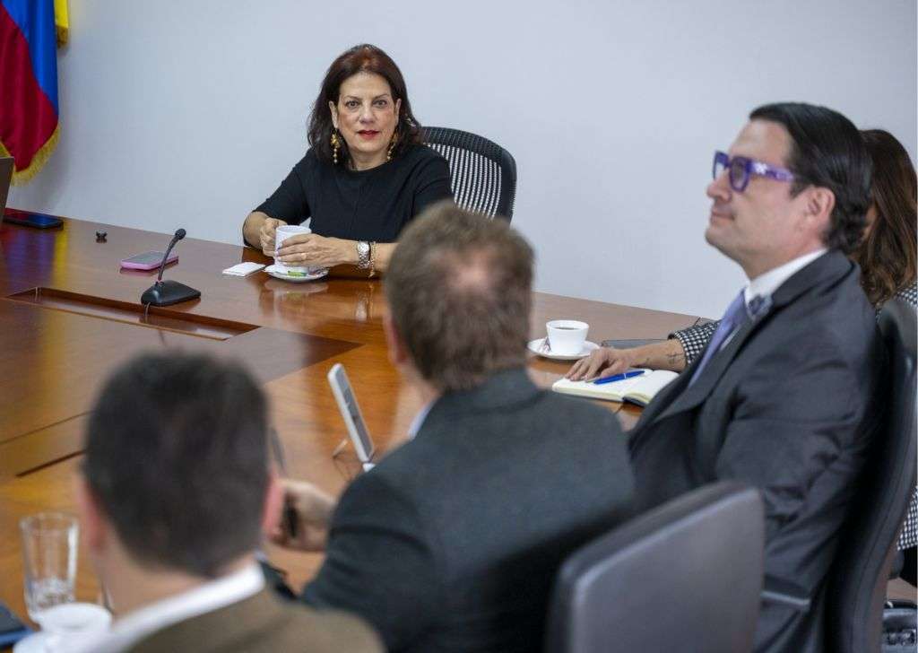 Ministra TIC Alexandra Falle y ministro de Justicia Iván Cancino celulares cárceles