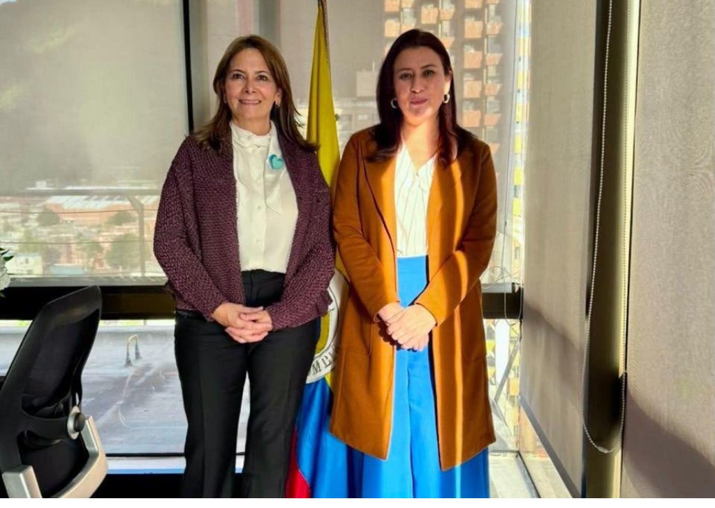 Zulma Cucunubá Pérez, la segunda médica boyacense que llega a la dirección general del Instituto Nacional de Salud 2 Zulma Cucunubá Pérez, científica boyacense con la Ministra de Salud, Ana María Vesga.