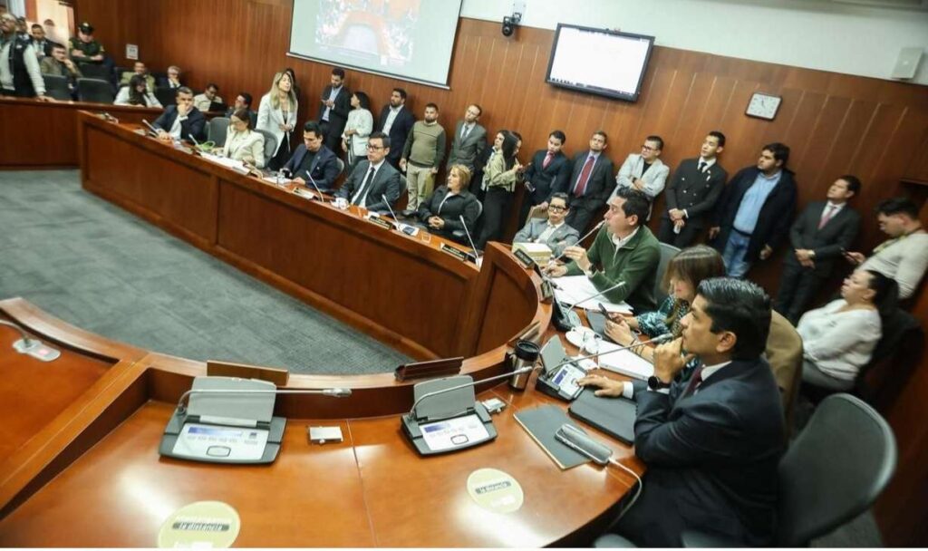 Senador John Amaya en sesión