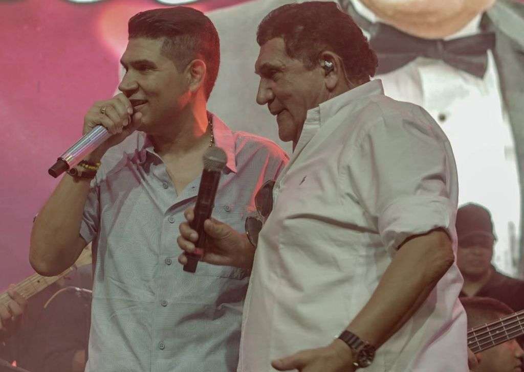 La hipótesis que investigan las autoridades en el Cesar tras el accidente del bus en elque se transportaba la agrupación del cantante vallenato Kbeto Zuleta y que ya deja cuatro muertos y 21 heridos 2 Kbeto Zuleta y su padre Poncho Zuleta