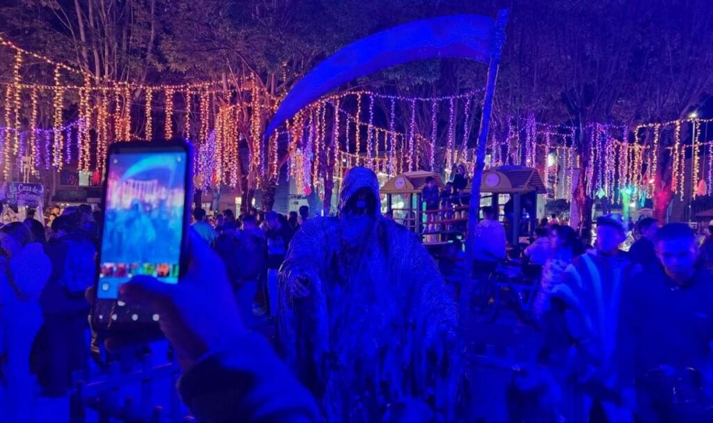 Halloweek, el parque temático que durante toda la semana ha cautivado a las familias en vísperas de Halloween en Sogamoso y que esta tarde noche tendrá una fiesta sin antecedentes 5 Parque de Halloween Halloweek en El Laguito en Sogamoso
