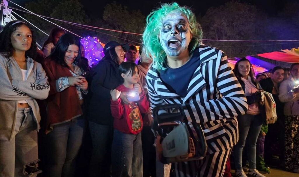 Halloweek, el parque temático que durante toda la semana ha cautivado a las familias en vísperas de Halloween en Sogamoso y que esta tarde noche tendrá una fiesta sin antecedentes 3 Parque de Halloween Halloweek en El Laguito en Sogamoso