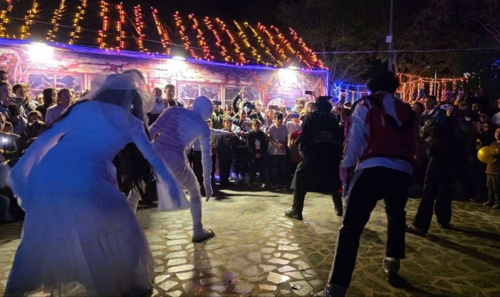 Halloweek, el parque temático que durante toda la semana ha cautivado a las familias en vísperas de Halloween en Sogamoso y que esta tarde noche tendrá una fiesta sin antecedentes 4 Parque de Halloween Halloweek en El Laguito en Sogamoso