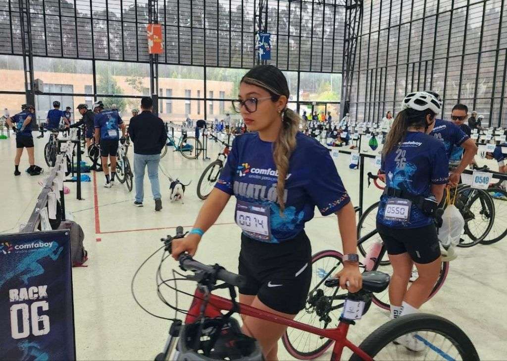 Primera Duatlón Comfaboy 2026 rack parqueadero bicicletas.