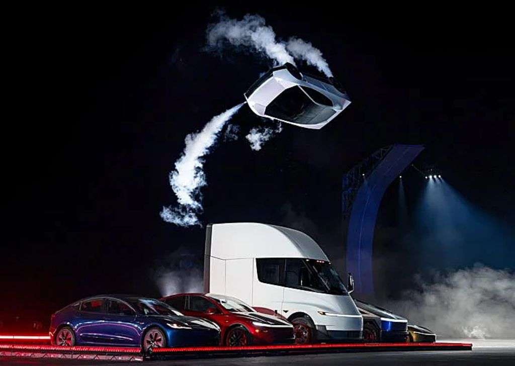 La demostración principal se llevó a cabo en las instalaciones de prueba de SpaceX en McGregor. Allí, el vehículo exhibió un sistema de vuelo basado en ventiladores que generan una succión equivalente a dos fuerzas G.