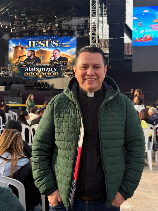 Ante el éxito en boletería, la Parroquia Jesús Sacramentado de Tunja abre nueva fecha para el Encuentro de Alabanza y Adoración 2 El reverendo Padre Edwin invita a los Tunjanos y a boyacenses católicos que quieran vivir una noche de alabanza y adoración en la Parroquia Jesús Sacramentado del Barrio Cooservicios de la capital boyacense. Foto: Archivo Particular